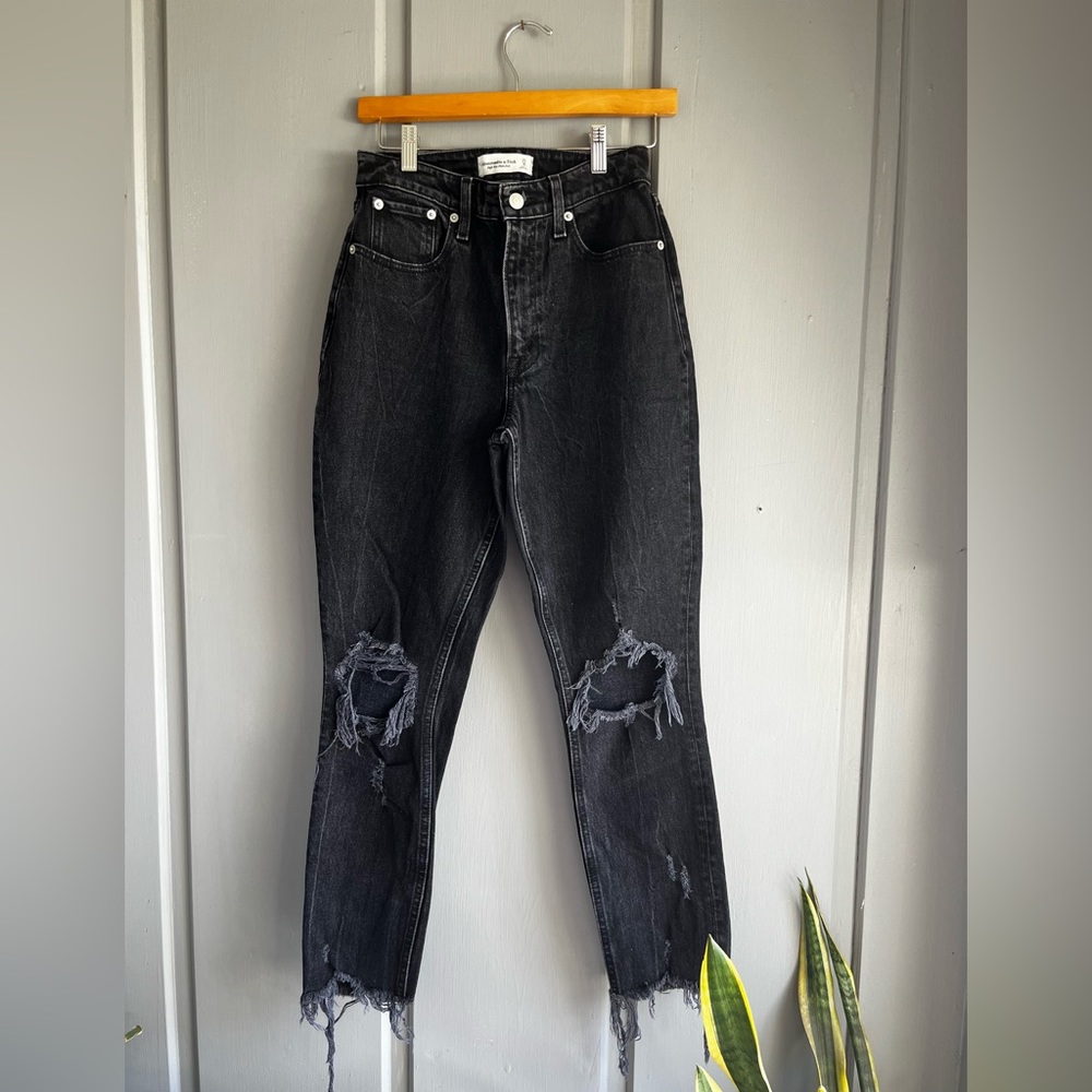 💚2/$50 Abercrombie & Fitch High Rise Distressed Mom Jeans || Curve Love